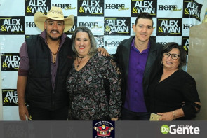 Confiram as fotos do show do Alex e Yvan
