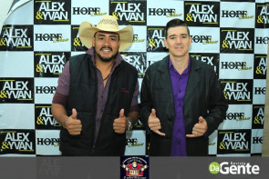 Confiram as fotos do show do Alex e Yvan