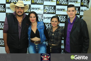 Confiram as fotos do show do Alex e Yvan