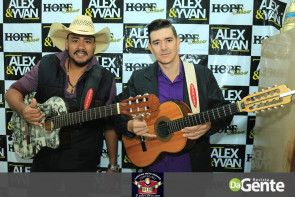 Confiram as fotos do show do Alex e Yvan