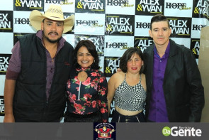 Confiram as fotos do show do Alex e Yvan