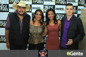 Confiram as fotos do show do Alex e Yvan