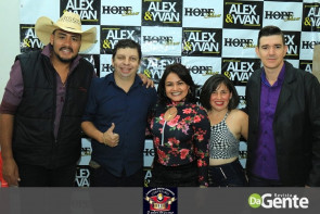 Confiram as fotos do show do Alex e Yvan
