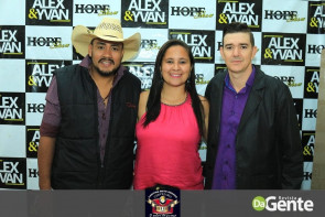 Confiram as fotos do show do Alex e Yvan