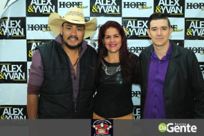 Confiram as fotos do show do Alex e Yvan
