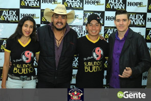 Confiram as fotos do show do Alex e Yvan