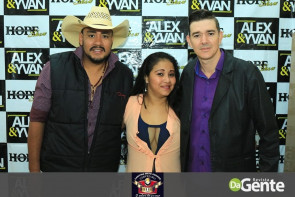 Confiram as fotos do show do Alex e Yvan