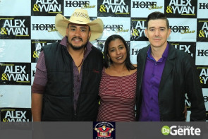 Confiram as fotos do show do Alex e Yvan