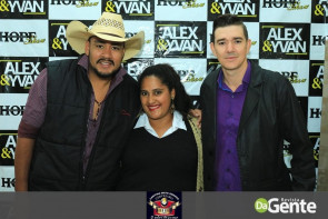 Confiram as fotos do show do Alex e Yvan