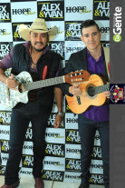 Confiram as fotos do show do Alex e Yvan