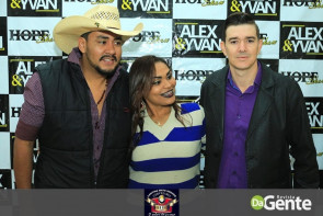 Confiram as fotos do show do Alex e Yvan