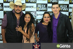 Confiram as fotos do show do Alex e Yvan