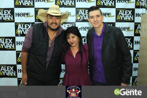 Confiram as fotos do show do Alex e Yvan
