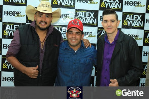 Confiram as fotos do show do Alex e Yvan