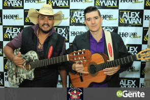 Confiram as fotos do show do Alex e Yvan