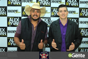 Confiram as fotos do show do Alex e Yvan