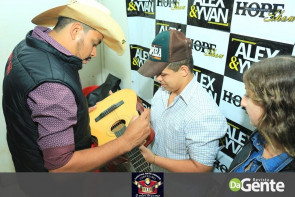 Confiram as fotos do show do Alex e Yvan