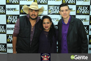 Confiram as fotos do show do Alex e Yvan