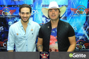 Confiram as fotos do show Conrado e Aleksandro