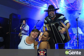 Confiram as fotos da festa Julina no clube Ubiratan