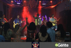 Confiram as fotos da festa Julina no clube Ubiratan