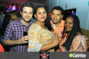 Confiram as fotos da festa Julina no clube Ubiratan