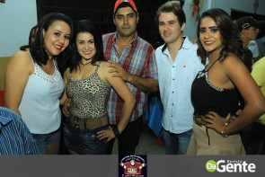 Confiram as fotos da festa Julina no clube Ubiratan