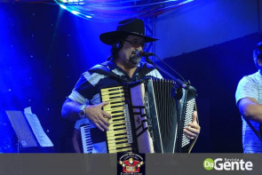 Confiram as fotos da festa Julina no clube Ubiratan