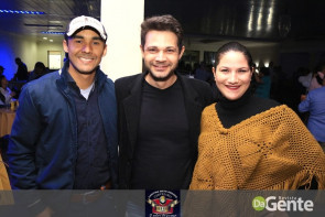 Confiram as fotos da Sextaneja com cantor Julyano Barreto