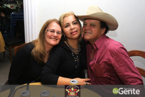 Confiram as fotos da Sextaneja com cantor Julyano Barreto