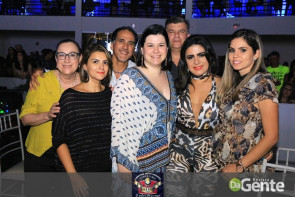 Confiram as fotos do "show Raízes sertanejas"