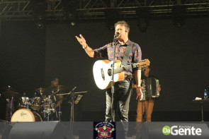 Confiram as fotos do "show Raízes sertanejas"