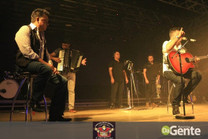 Confiram as fotos do "show Raízes sertanejas"