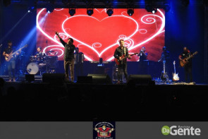 Confiram as fotos do "show Raízes sertanejas"