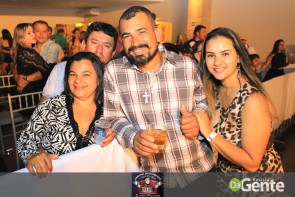 Confiram as fotos do "show Raízes sertanejas"