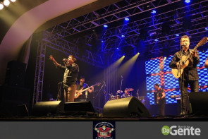 Confiram as fotos do "show Raízes sertanejas"