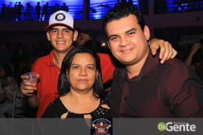 Confiram as fotos do "show Raízes sertanejas"