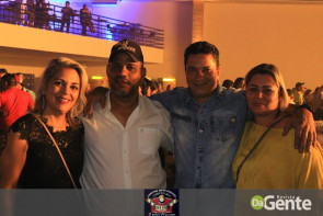 Confiram as fotos do "show Raízes sertanejas"