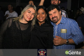 Confiram as fotos do "show Raízes sertanejas"