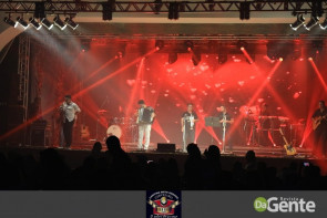 Confiram as fotos do "show Raízes sertanejas"