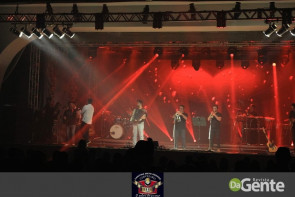 Confiram as fotos do "show Raízes sertanejas"