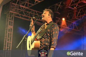 Confiram as fotos do "show Raízes sertanejas"