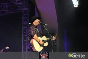 Confiram as fotos do "show Raízes sertanejas"