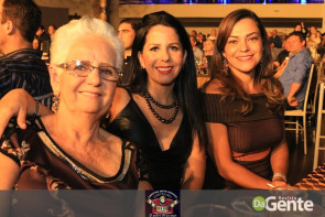 Confiram as fotos do "show Raízes sertanejas"
