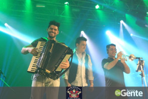 Confiram as fotos do "show Raízes sertanejas"