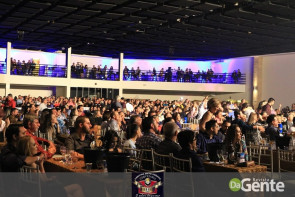 Confiram as fotos do "show Raízes sertanejas"