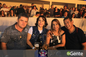 Confiram as fotos do "show Raízes sertanejas"