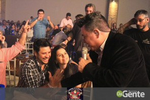 Confiram as fotos do "show Raízes sertanejas"