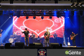 Confiram as fotos do "show Raízes sertanejas"