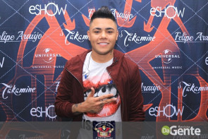 Veja os clicks do show Felipe Araújo